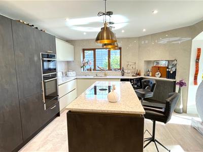 KITCHEN/BREAKFAST ROOM